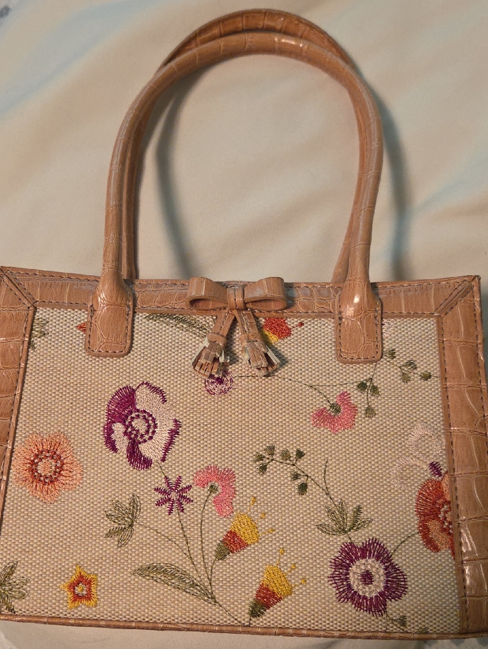 Women’s Beige Floral Embroidered Tote Bag